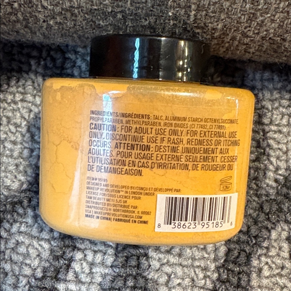 NEW Revolution Makeup Luxury Baking Powder - Setting Powder in Terra Cotta - Picture 3 of 4